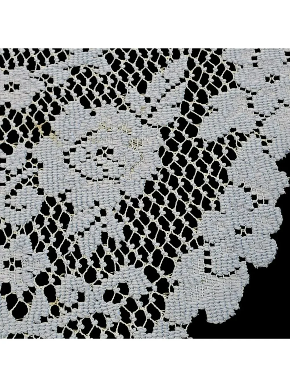 VTG Pale Blue Victorian Rose Floral Lace Oval Table Runner Elegant Home Decor